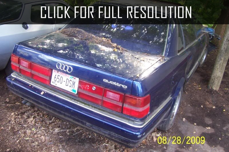 Audi 100 V8