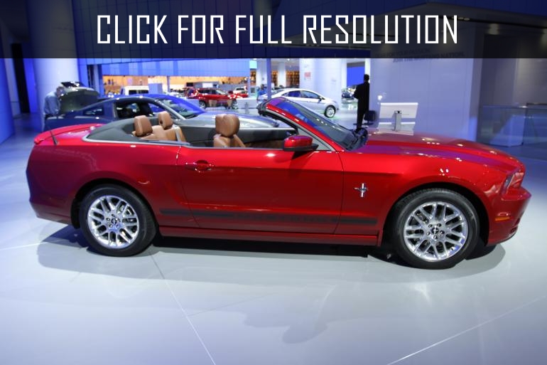 Ford Mustang V6 Premium Convertible