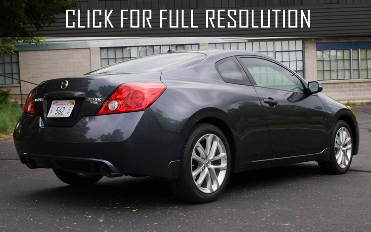 Nissan Altima Coupe 2010