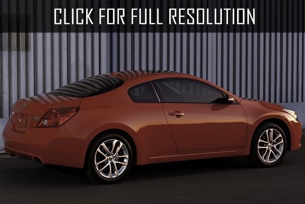 Nissan Altima Coupe 2014