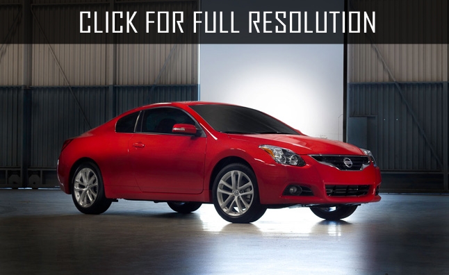 Nissan Altima Coupe 2014