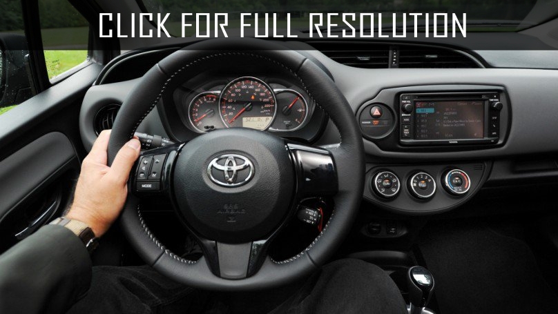 Toyota Yaris Hatchback 2015